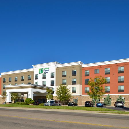 Holiday Inn Express & Suites Pueblo By Ihg Exterior photo