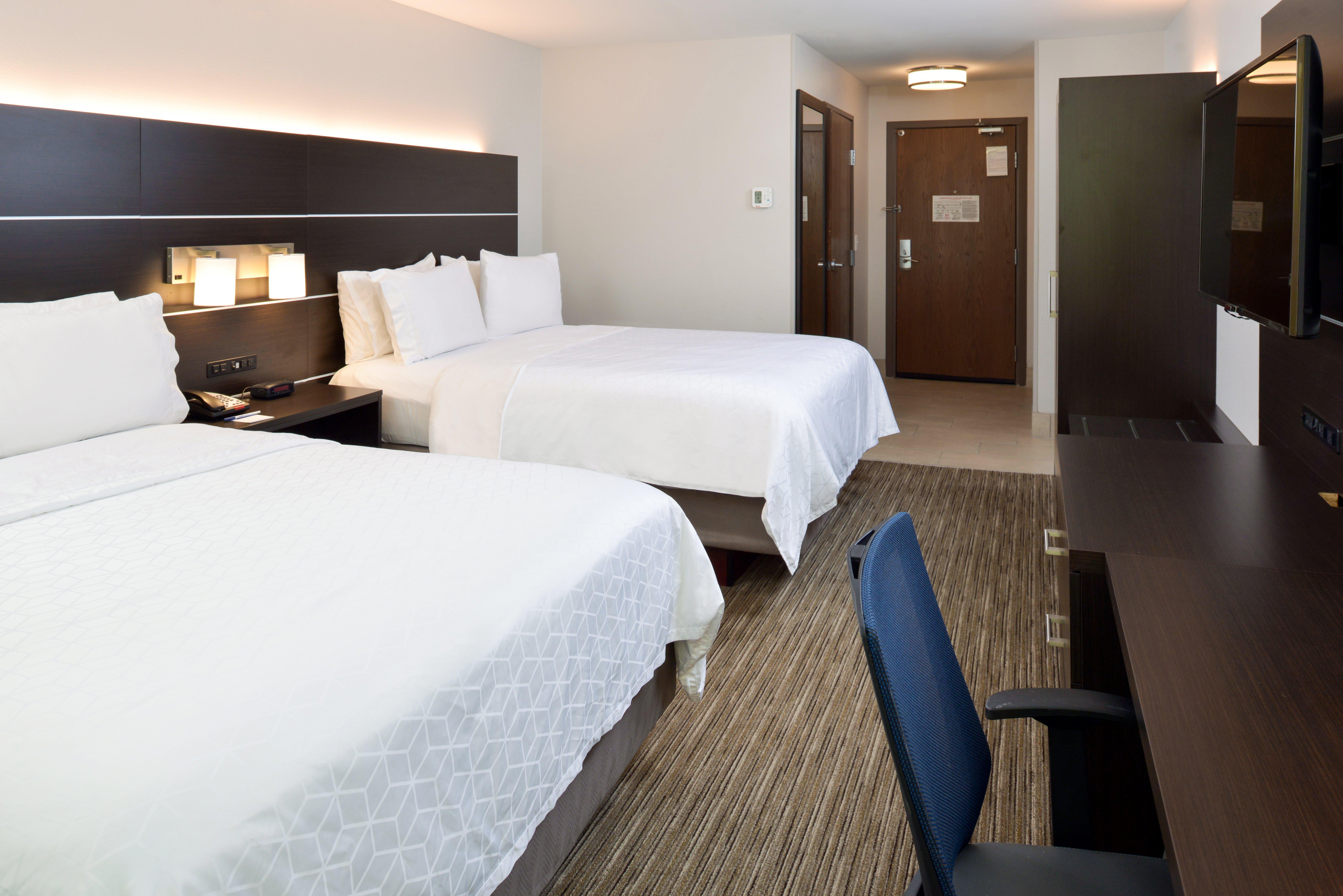 Holiday Inn Express & Suites Pueblo By Ihg Exterior photo