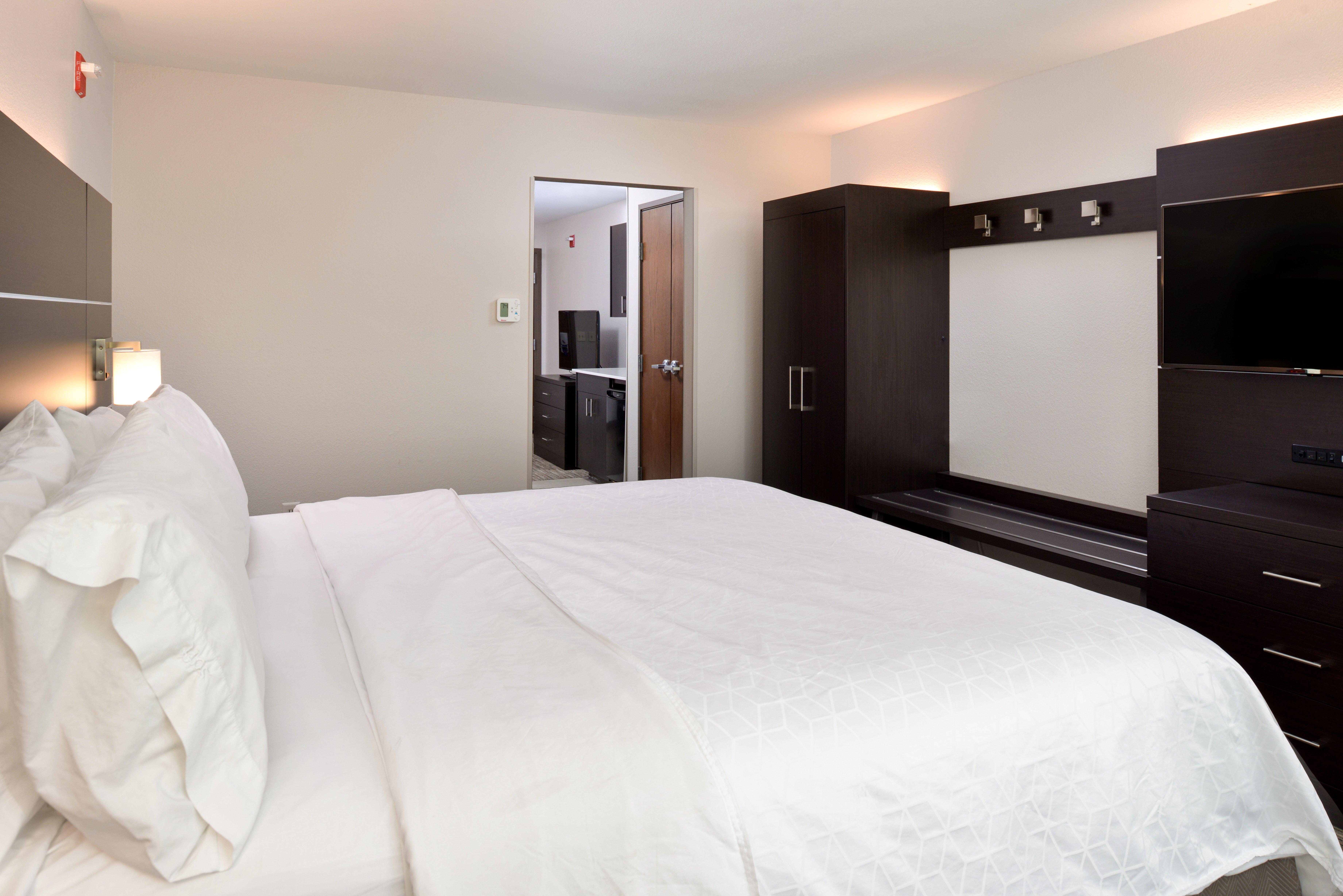 Holiday Inn Express & Suites Pueblo By Ihg Exterior photo
