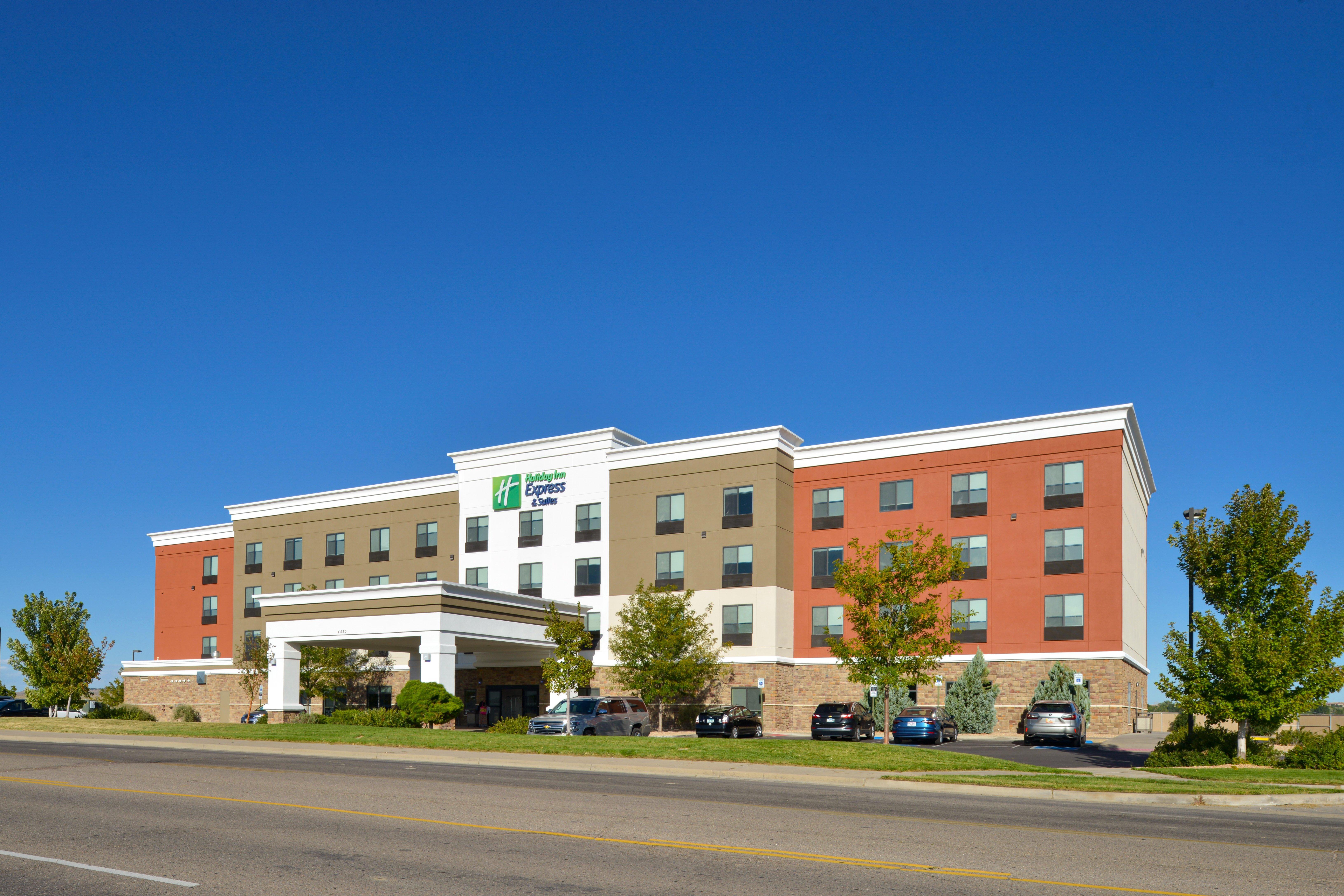 Holiday Inn Express & Suites Pueblo By Ihg Exterior photo