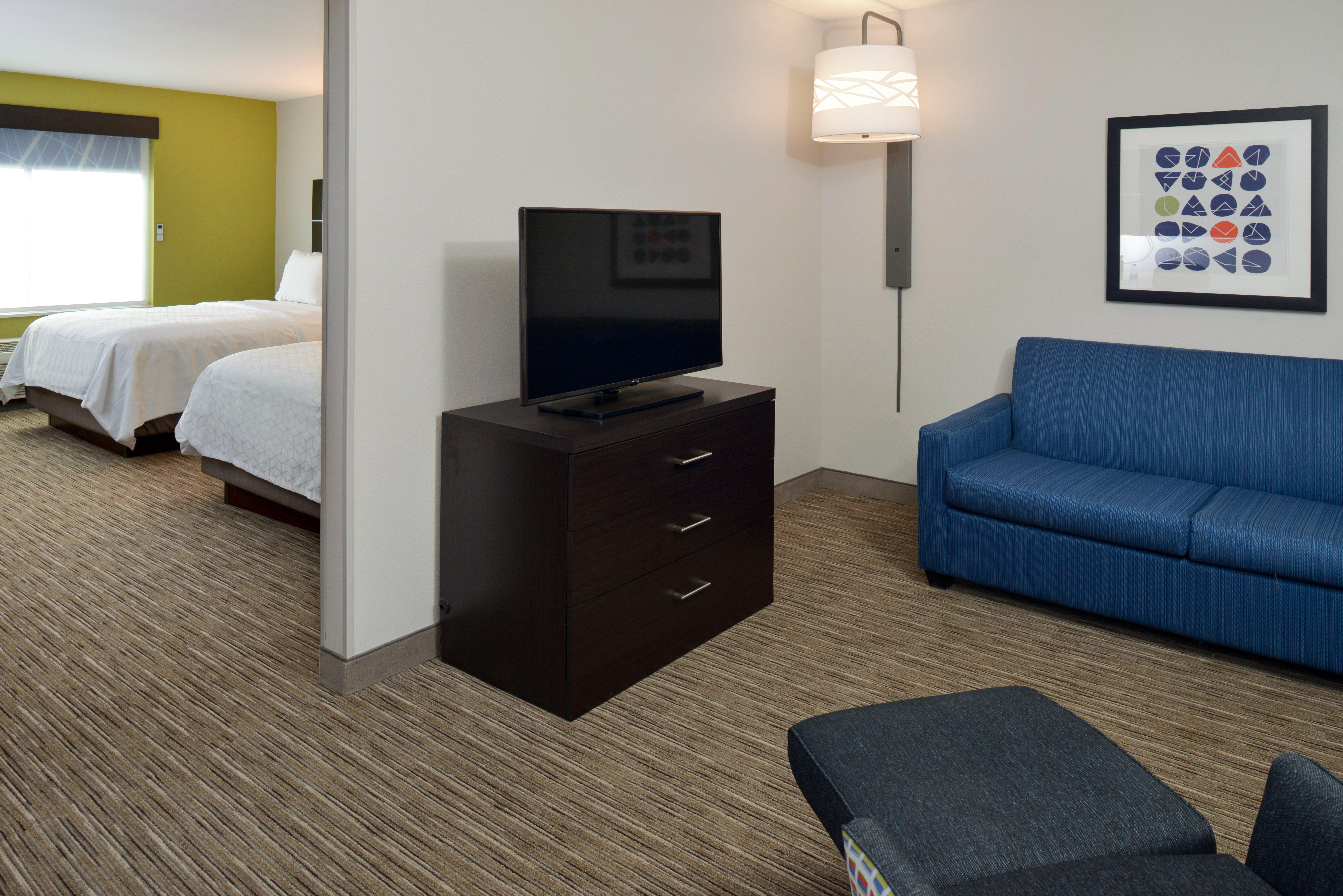 Holiday Inn Express & Suites Pueblo By Ihg Exterior photo