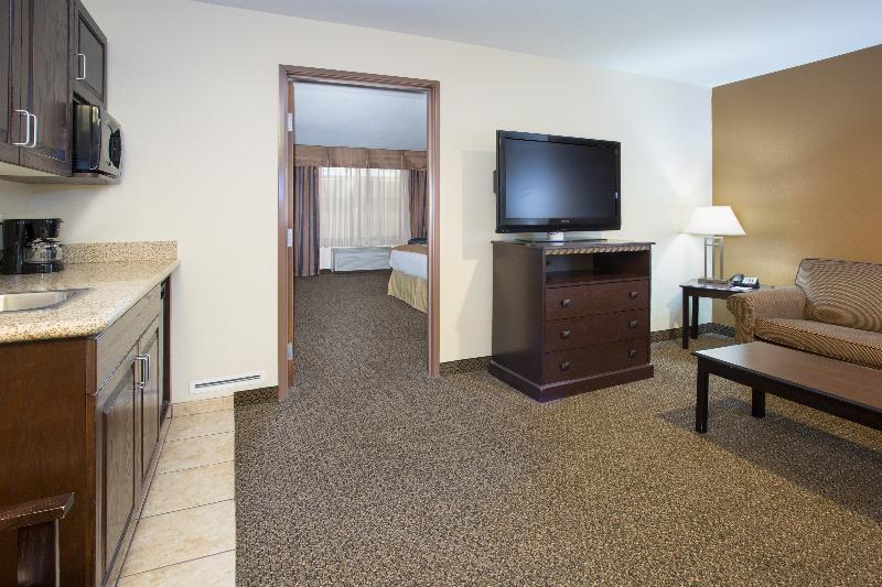 Holiday Inn Express & Suites Pueblo By Ihg Exterior photo
