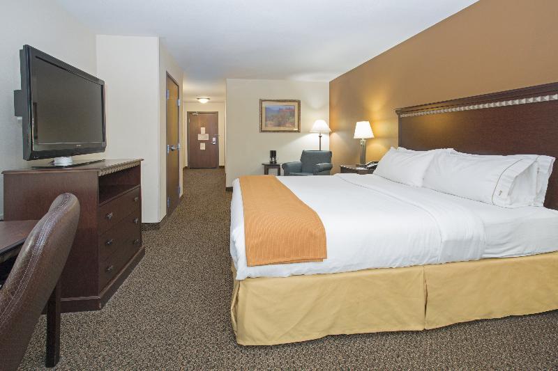 Holiday Inn Express & Suites Pueblo By Ihg Exterior photo